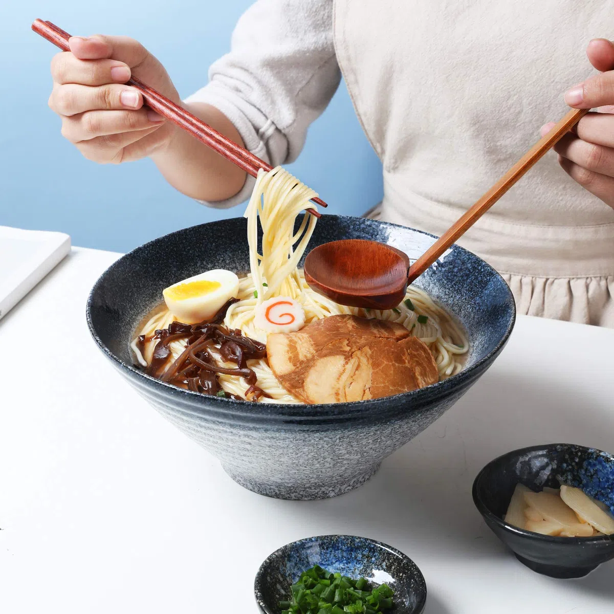 Ramen Fideos - Cuenco para sopa, 2 juegos (6 piezas) 6 onzas, con cuchara y palillos a juego para fideos asiáticos Udon Soba Pho, grande (azul-verde)