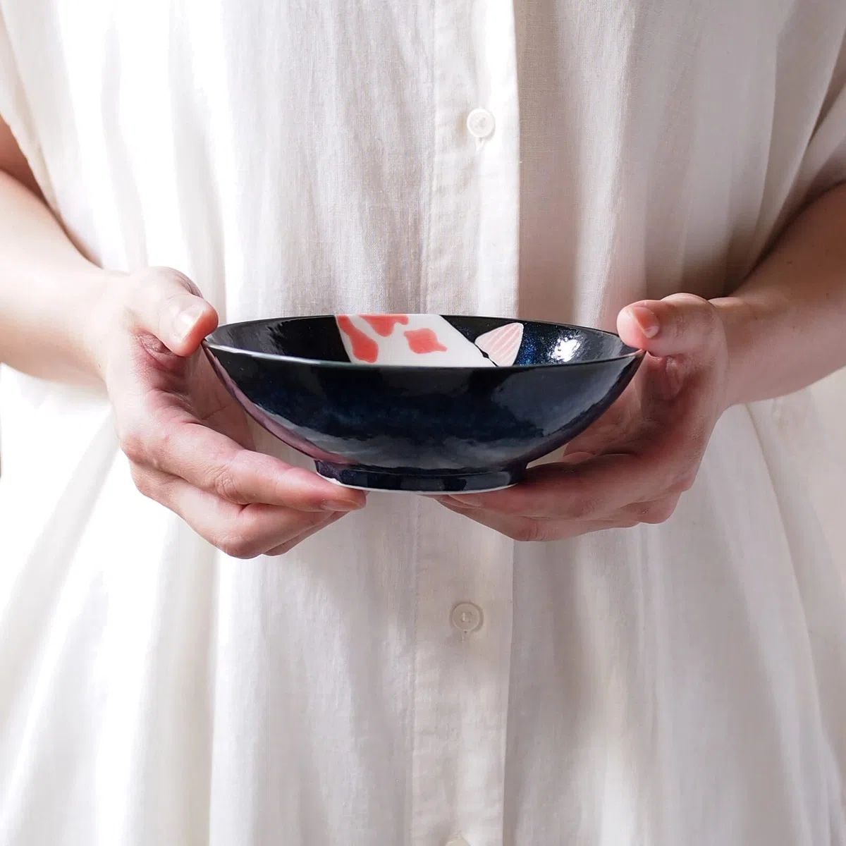 Cuenco japonés de arroz de cerámica Mino-yaki, juego de 2 cuencos, 14,5 cm, diseño de carpa roja, color negro, fabricado en Japón