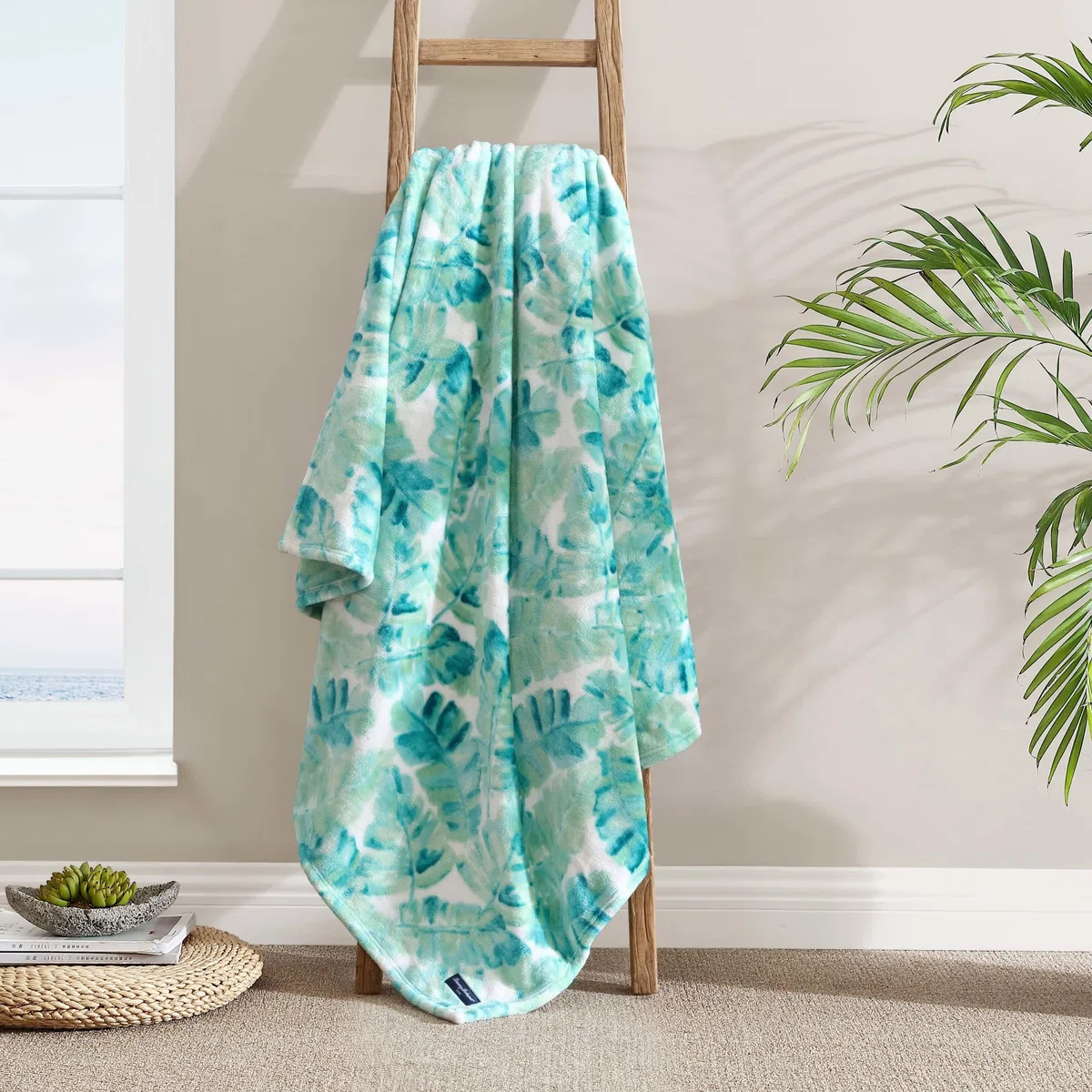 Tommy Bahama - Manta de Forro Polar de Felpa, decoración Tropical del hogar para Cama o sofá (Verde Fin de Semana, 50 x 70 Pulgadas)