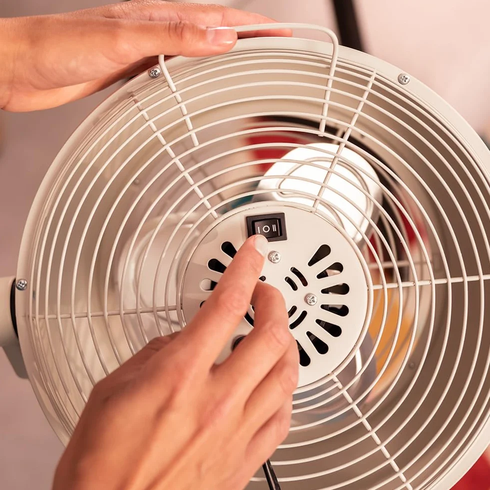 Cecotec Ventilador de Pie Retro EnergySilence 250 ClassicStyle Beige. 25W, Diámetro de 10", 3 Aspas Aerodinámicas, Inclinación Ajustable, 2 Velocidades, Diseño Elegante Color Beige