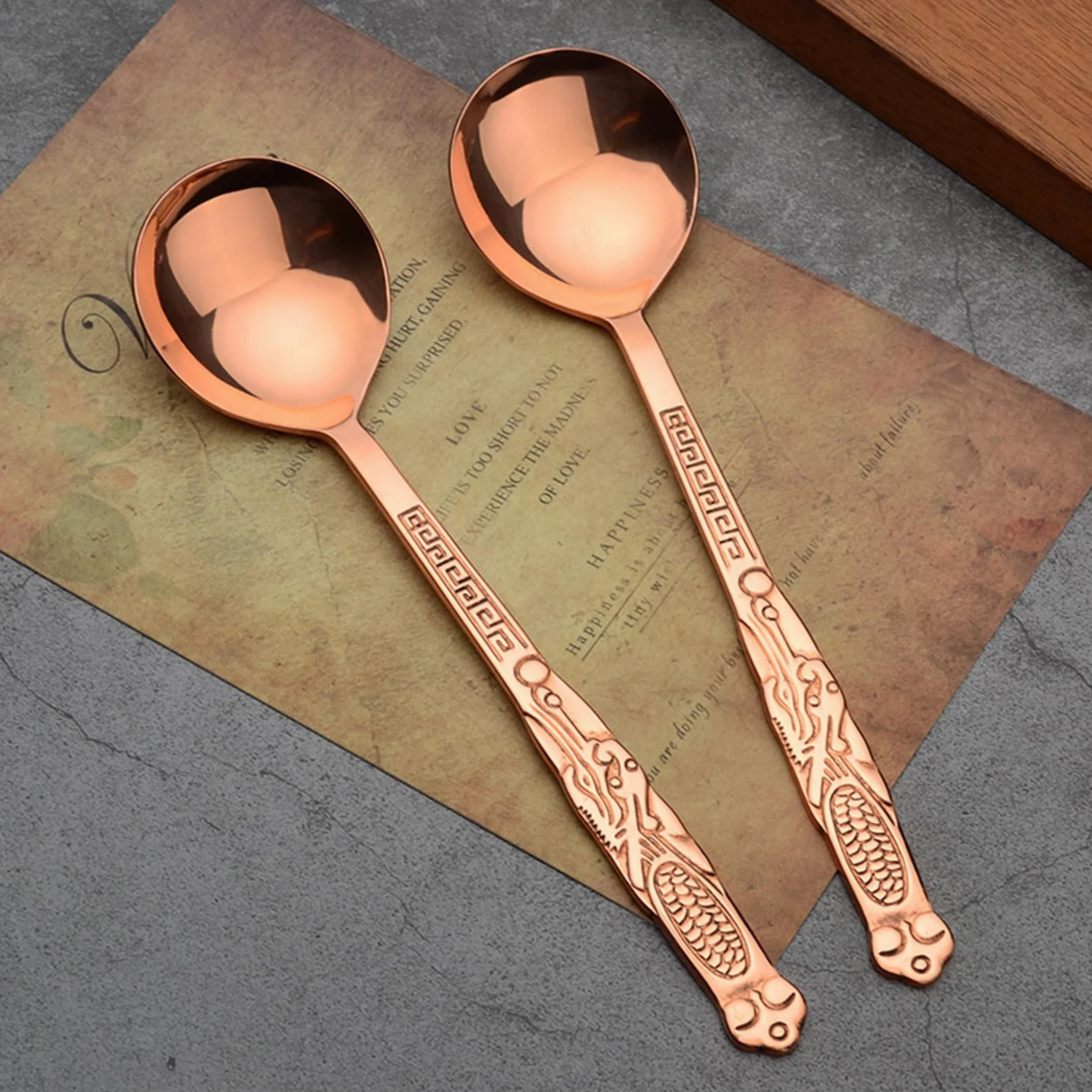 Cuchara de cobre 100 % puro, forja de 7.87 pulgadas como una cuchara de cobre con patrón retro antiguo, adecuada para cenas familiares, restaurantes, postres, pasteles, helados (1)