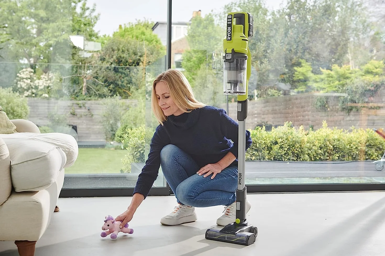 Ryobi - Aspirador de Escoba sin Cable 18V One+ - Depósito 0,6l - Caudal 820l/min - Tubo Extraíble - Ideal para Limpieza de Suelos Duros, Parquet, Alfombras - sin Batería ni Cargador - RSV18-0
