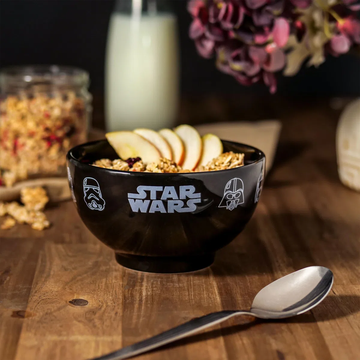 Elbenwald Cuenco para Desayuno de Star Wars - Cuenco de Cereales con Iconos de Chewbacca R2-D2 Yoda Darth Vader - 600 ml - 8 cm de Altura - Ø 13 cm - Cerámica - Negro