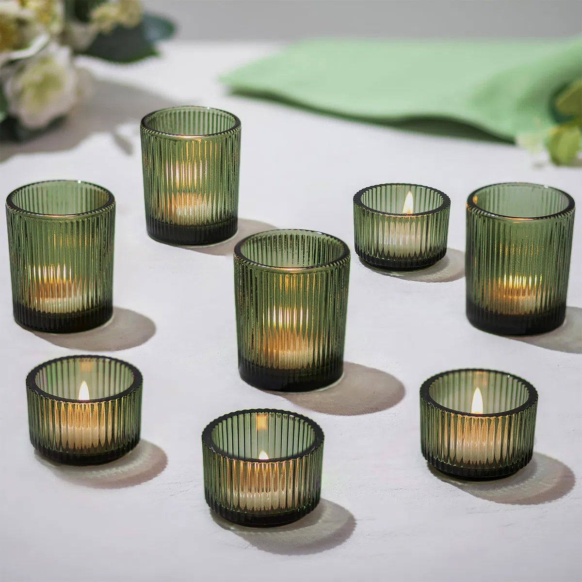 Hewory Juego de 8 portavelas de té de color verde, juego de 8 velas pequeñas, velas de té vintage, portavelas de cristal, decoración de mesa para salón, decoración de Navidad, boda, fiesta