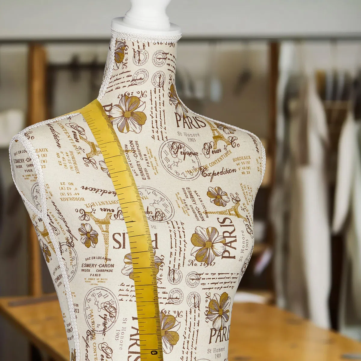 Relaxdays Maniquí Costura para Mujer, Altura Regulable, 167 x 41 x 34 cm, Busto para Modista, Diseño Decorativo, Crema