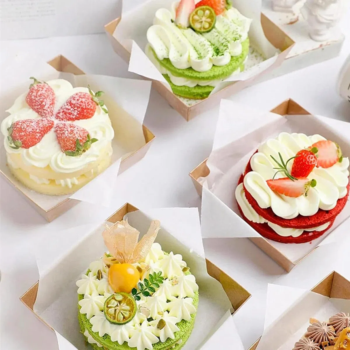 50 Piezas Cajas para Rebanadas de Pastel con Tapas Transparentes, 12CM Cajas de Postre a Prueba de Aceite para Pastelería, Caja de Pastel Independiente, Para Pasteles, Sándwiches, Galletas(Marrones)
