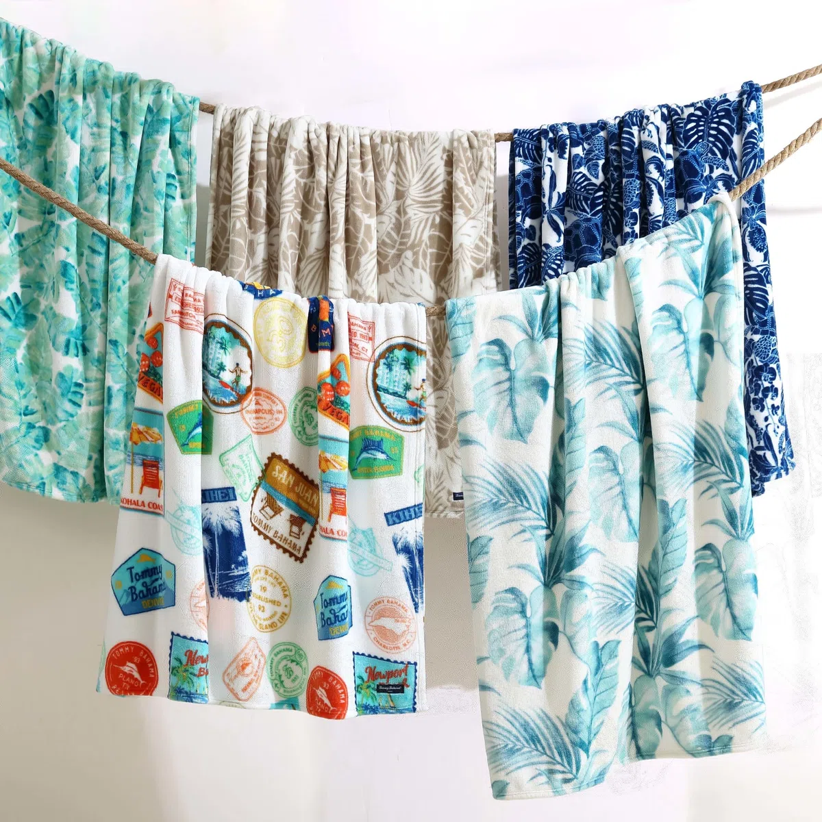 Tommy Bahama - Manta de Forro Polar de Felpa, decoración Tropical del hogar para Cama o sofá (Verde Fin de Semana, 50 x 70 Pulgadas)