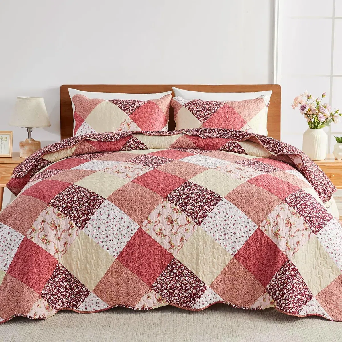 Qucover Colchas Cama 180, Conjunto de Cubrecama 250x270cm Estampado Multicolor Rojo Rose Beige con 2 Fundas de Almohada, Manta Cama Floral Reversible Microfibra Suave y Ligero para Invierno y Verano
