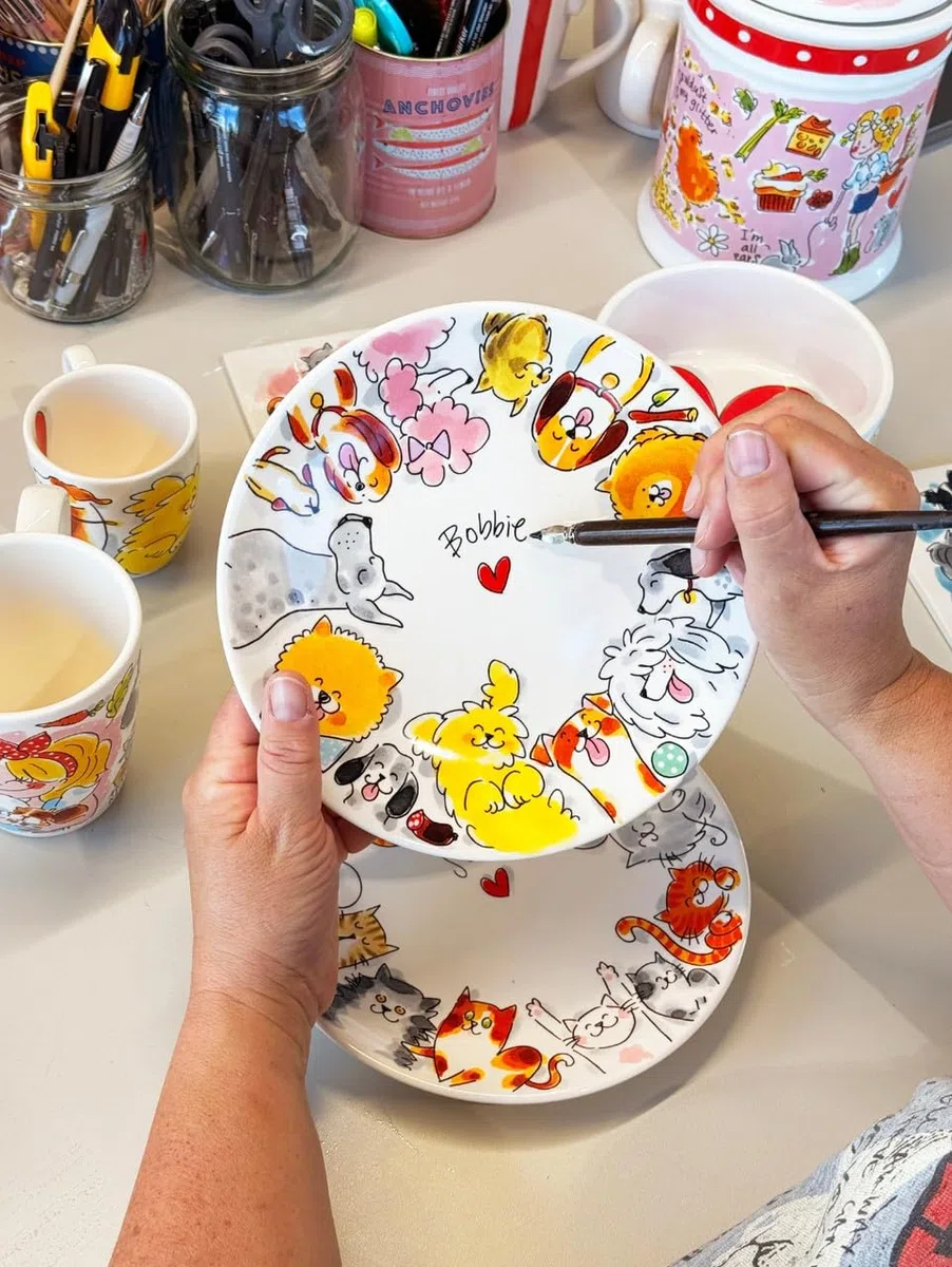 Blond Amsterdam Plato 22 cm Animales Perro Plato de Desayuno con Ilustraciones de Perros - Plato de Cerámica para Desayuno, Postres y Snacks - Regalo para Amantes de los Perros
