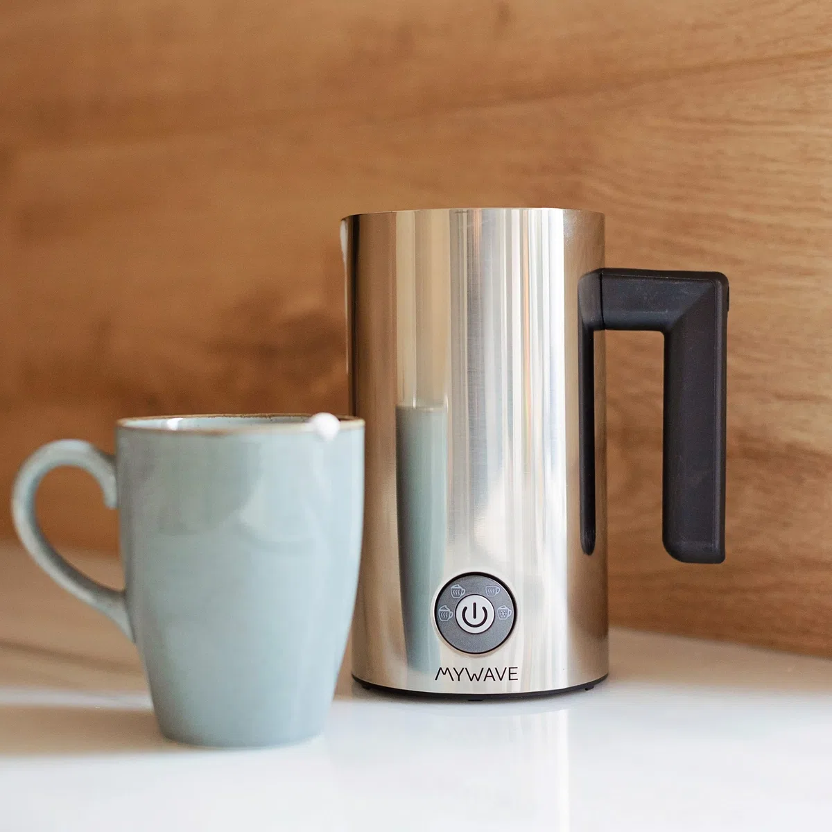 My Wave - Espumador y Batidora de Leche - Consigue la Espuma Óptima - Potencia 500W - Crea Espuma con 3 Niveles de Leche Caliente y 1 Nivel de Fría - ¡Espumador Eléctrico Ideal para Cafés y Batidos!