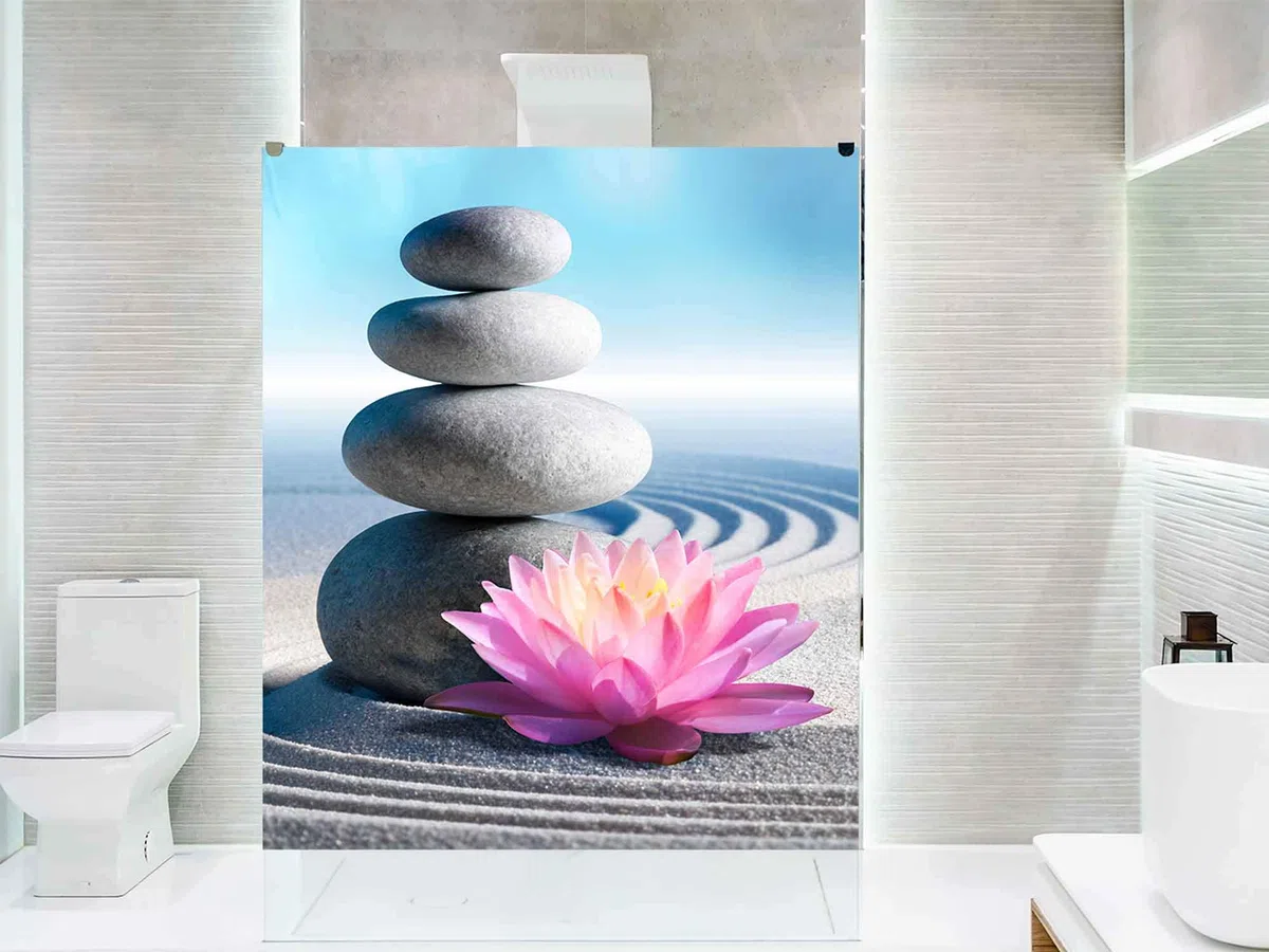 Vinilo para Mamparas de Ducha y Baños Piedras Grises y Flor Zen | Varias Medidas 120x185cm | Adhesivo Resistente y de Fácil Aplicación | Pegatina Adhesiva Decorativa de Diseño Elegante