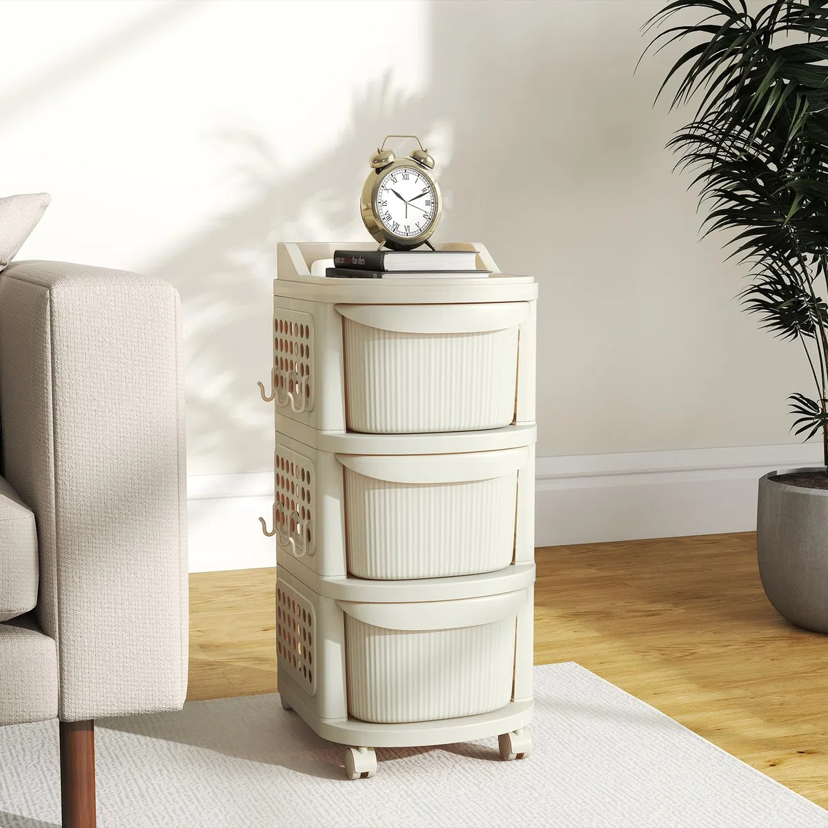 GIANTEX Carrito Auxiliar con Ruedas con 3/4 Cajones, Cajonera de Almacenamiento de Plástico con Paneles Perforados Laterales, 6 Ganchos, Carro Organizador para Salón, Dormitorio (3 Cajones)
