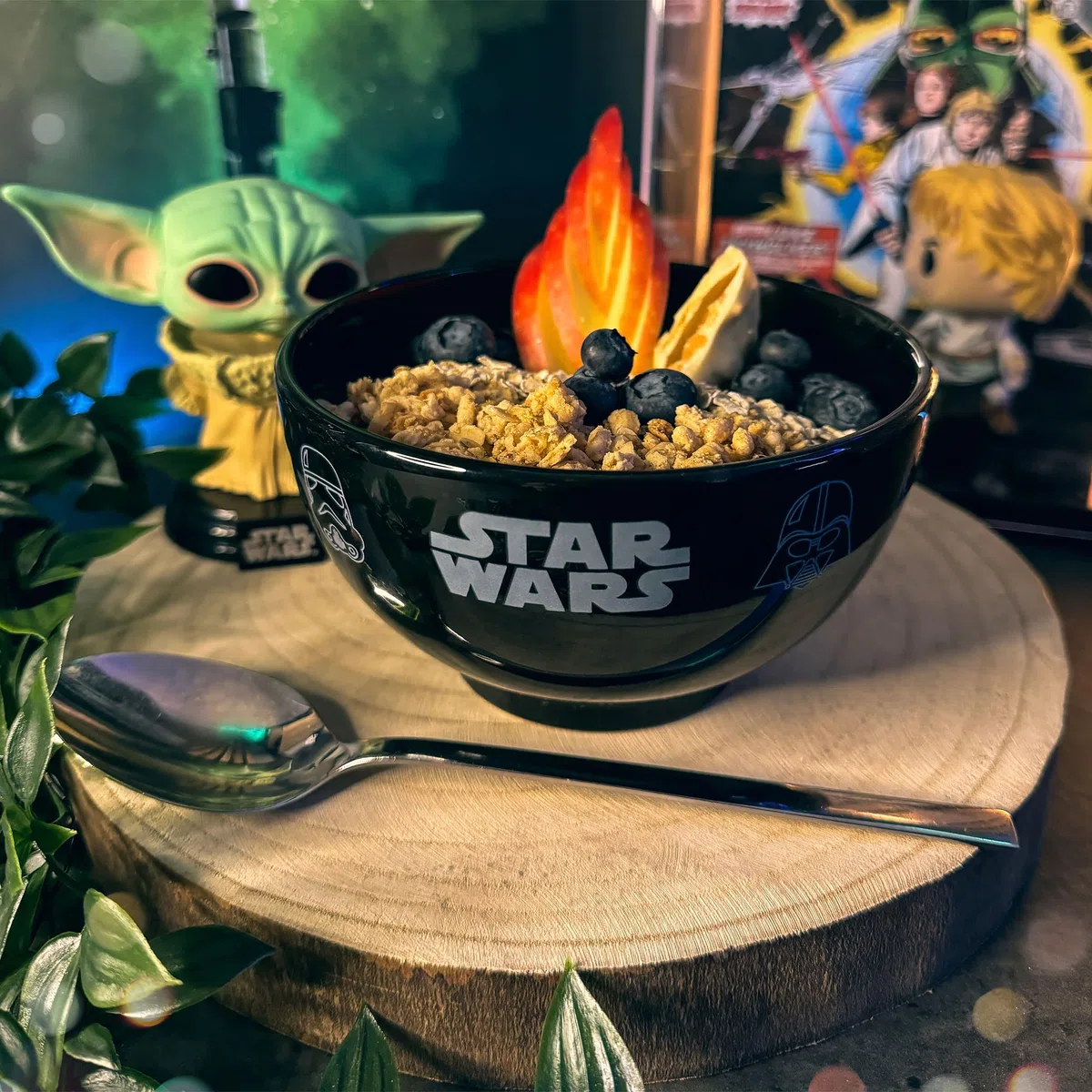 Elbenwald Cuenco para Desayuno de Star Wars - Cuenco de Cereales con Iconos de Chewbacca R2-D2 Yoda Darth Vader - 600 ml - 8 cm de Altura - Ø 13 cm - Cerámica - Negro
