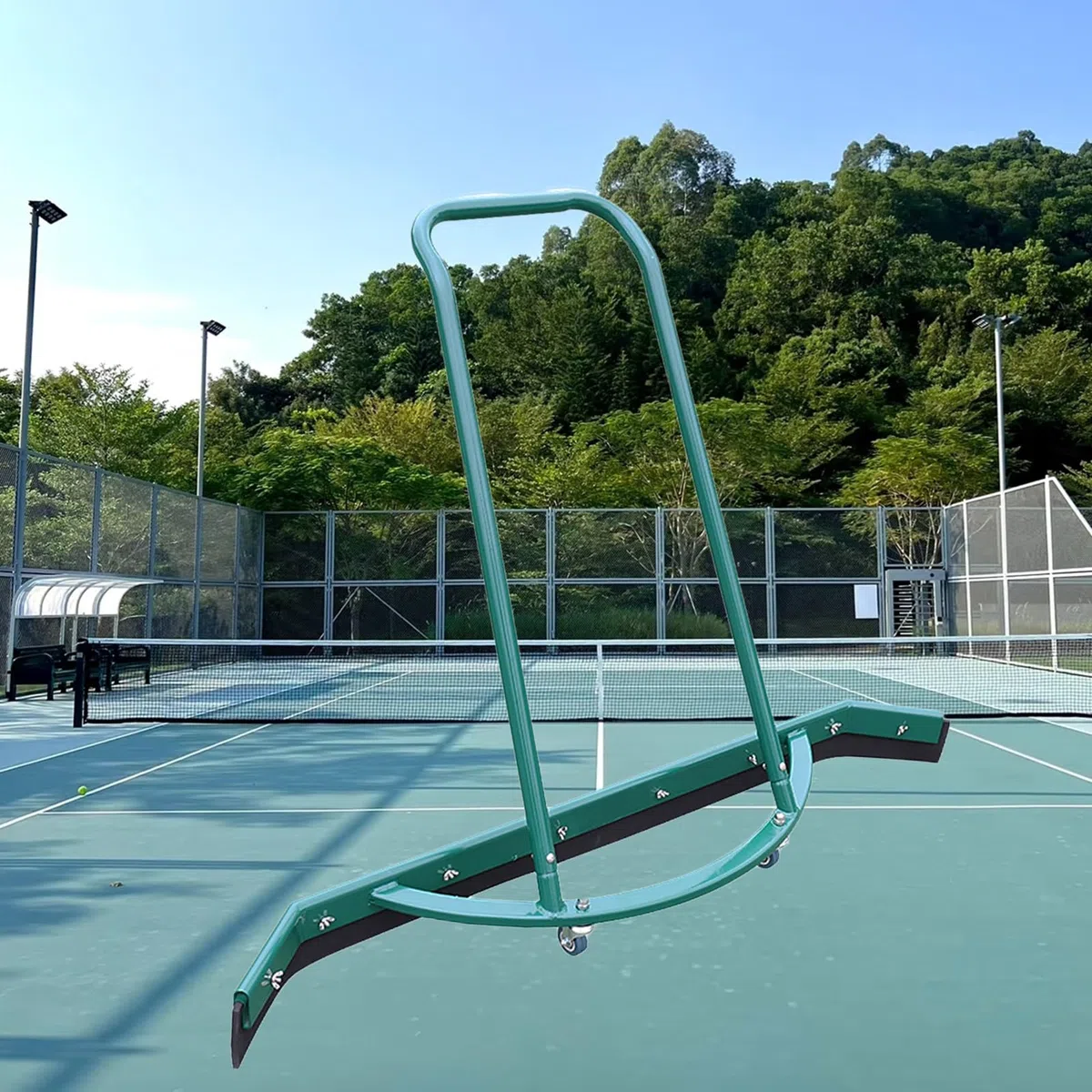 Rasqueta de suelo resistente para eliminación de agua, ideal para canchas de tenis e instalaciones deportivas, cuenta con mango de 92 cm de largo para una limpieza eficiente