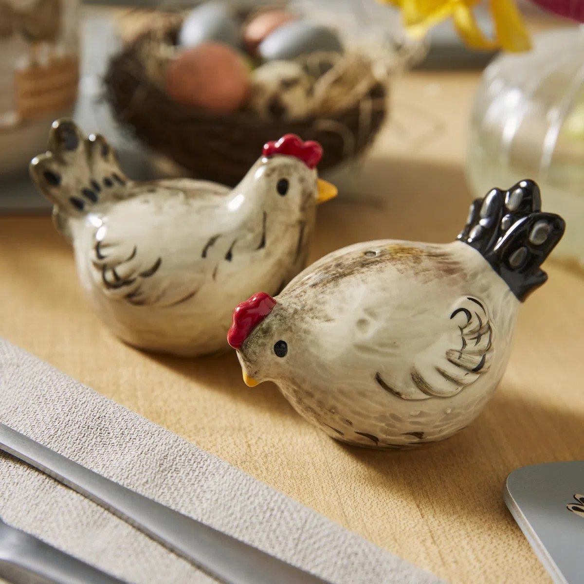 Cooksmart Hen House Lane - Salero y pimentero | Utensilios de cocina de estilo rústico de diseño británico | Juego de cerámica en relieve en forma de gallina | Estilo rústico de campo | Lavar a mano
