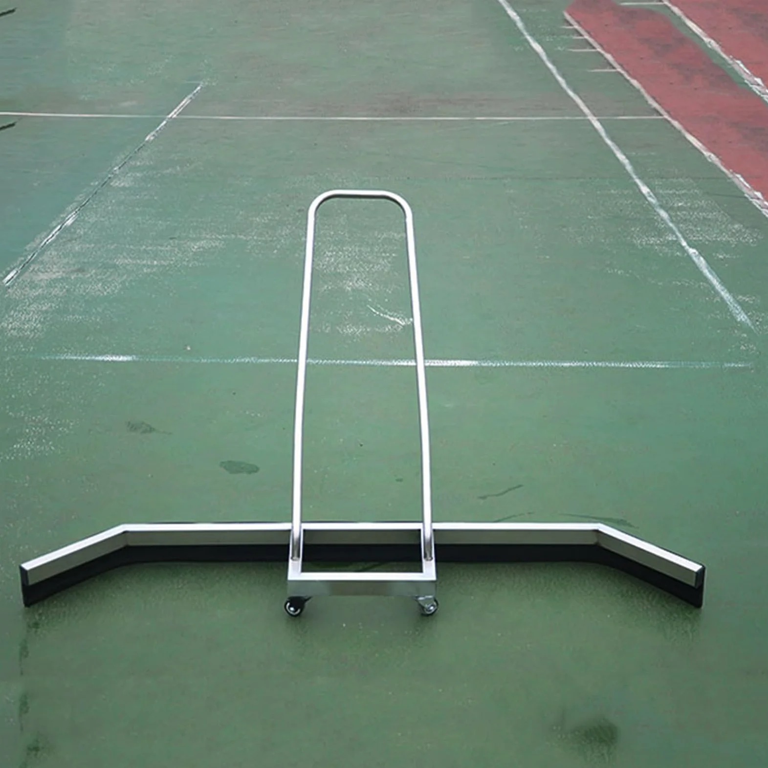 Rasqueta profesional con hoja de goma EVA para una eliminación eficiente del agua en superficies deportivas interiores y exteriores