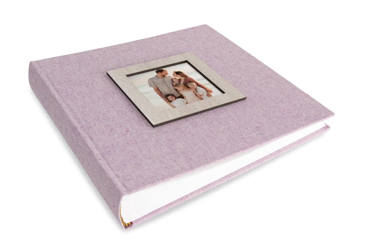 Mareli Álbum de fotos de 31 x 31 cm, 80 páginas con papel de seda, cubierta de tela de lino rosa con portafotos de madera en portada