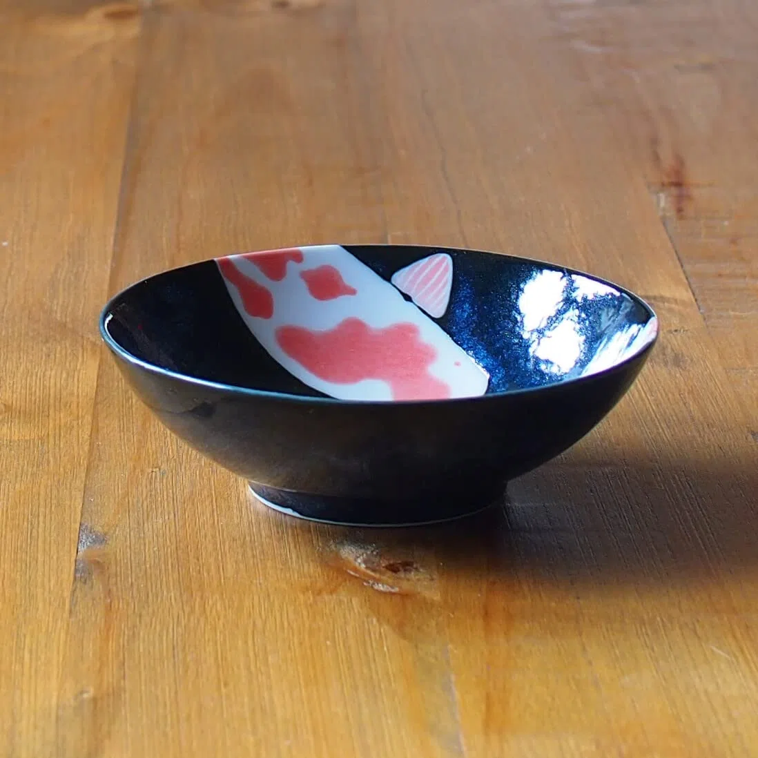 Cuenco japonés de arroz de cerámica Mino-yaki, juego de 2 cuencos, 14,5 cm, diseño de carpa roja, color negro, fabricado en Japón