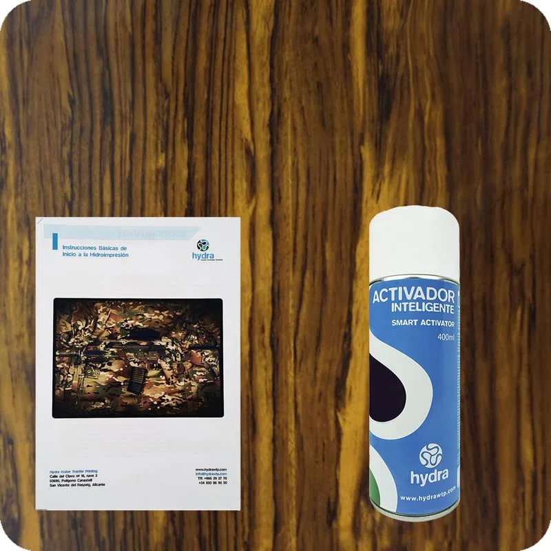 BASIC Kit Hidroimpresion Incluye: 1 Activador hidroimpresión 400 ml + 1 Manual de instrucciones + 1 Lámina de hidroimpresión efecto madera Medidas: Ancho: 50cm. Largo: 200cm (HMA-311)