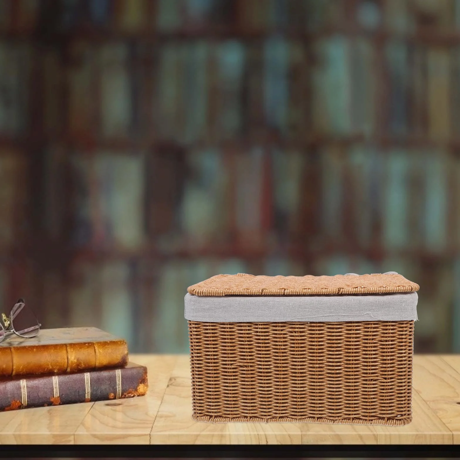 Cesta Rectangular de Mimbre Sintético con Tapa y Forro Interior, Tamaño Mediano 32x22x18 Cm, Organizador Versátil para Ropa, Libros y Artículos del Hogar, Cesta de Almacenaje