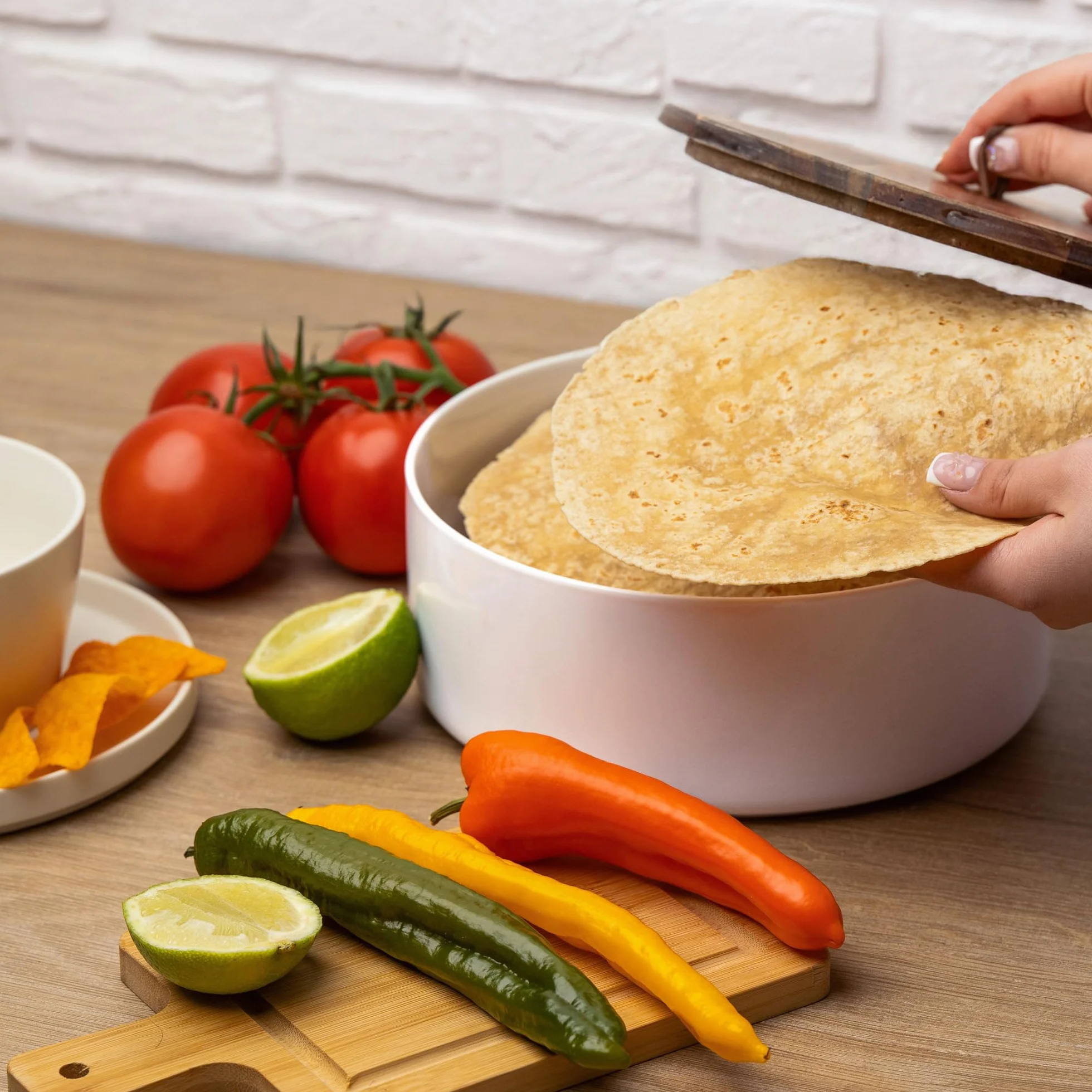 Tortillada - Calentador de tortillas de cerámica con tapa 23,5 cm, calentador de pan, calentador de panqueques, portatortillas con tapa - Apto para microondas