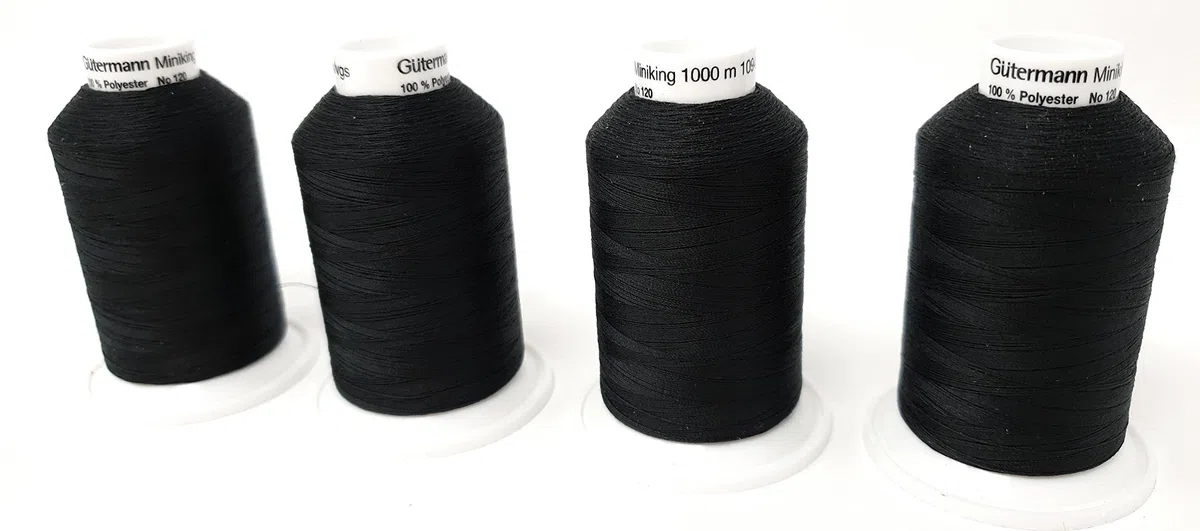 Gütermann miniking Juego Universal de Hilo Overlock de Hilo Cover Lock 4 konen por 1000 m (0000 Negro) para Máquina de Coser overlock o Cover Lock de Coser