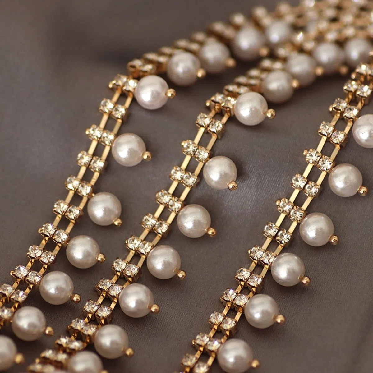 Aplique de cadena de diamantes de imitación brillantes de 1 yarda, cadena de cierre de cristal con cuentas de perlas incrustadas para costura, manualidades, fiesta, accesorios de decoración (dorado)
