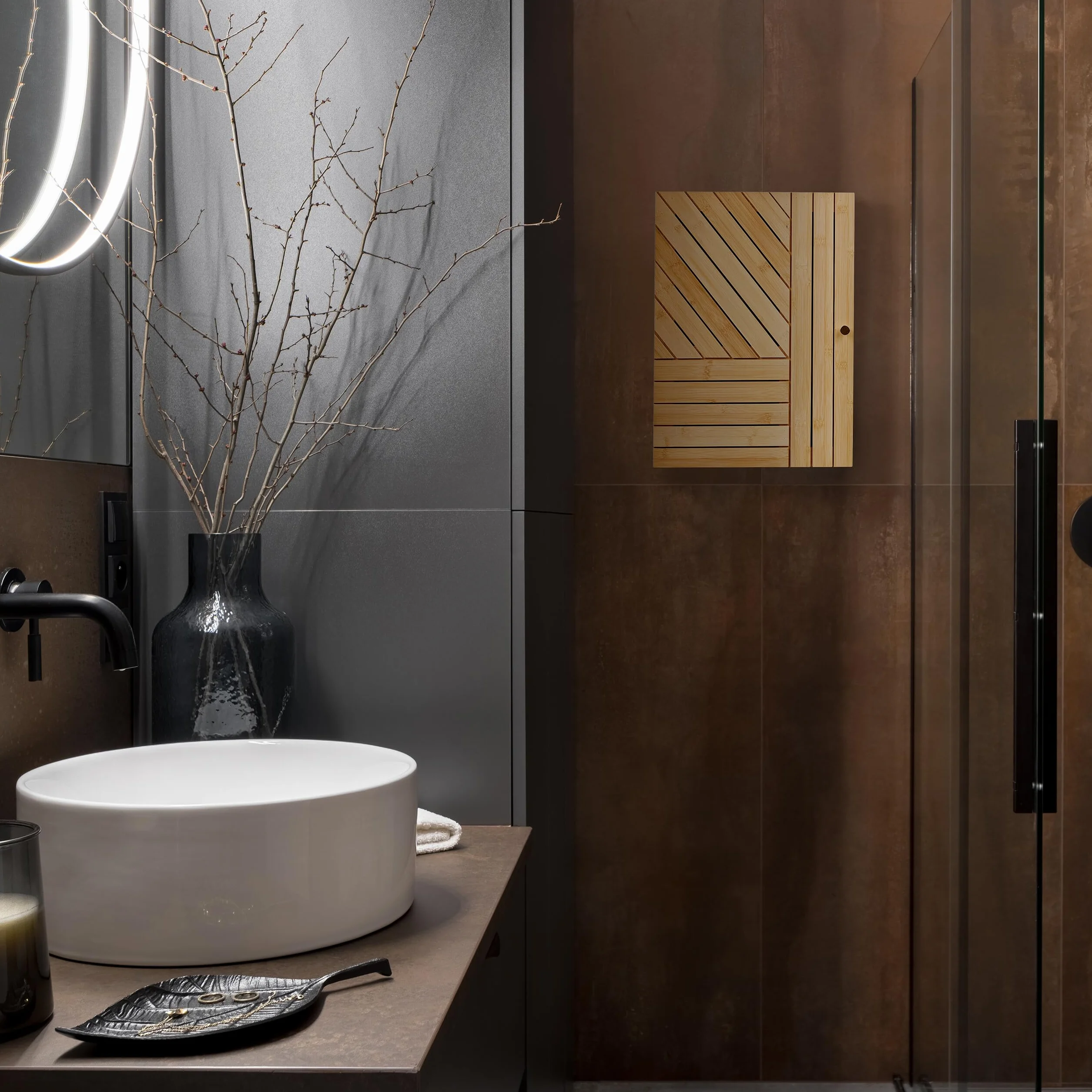 Relaxdays Mueble de Baño para Pared con Puerta de Montaje Variable, Bambú, Balda Regulable, 55 x 40 x 20 cm, Natural